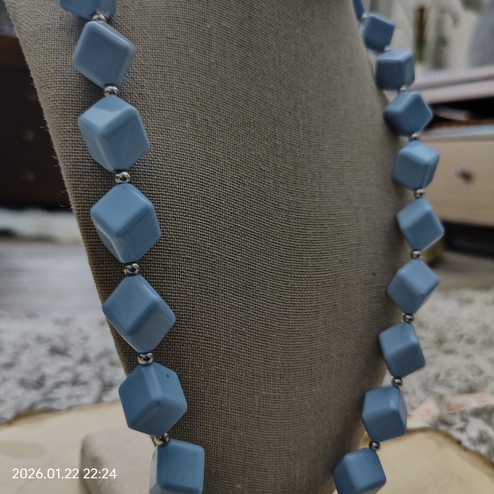 Chic Blue Geometric Necklace - Picture 2 of 3